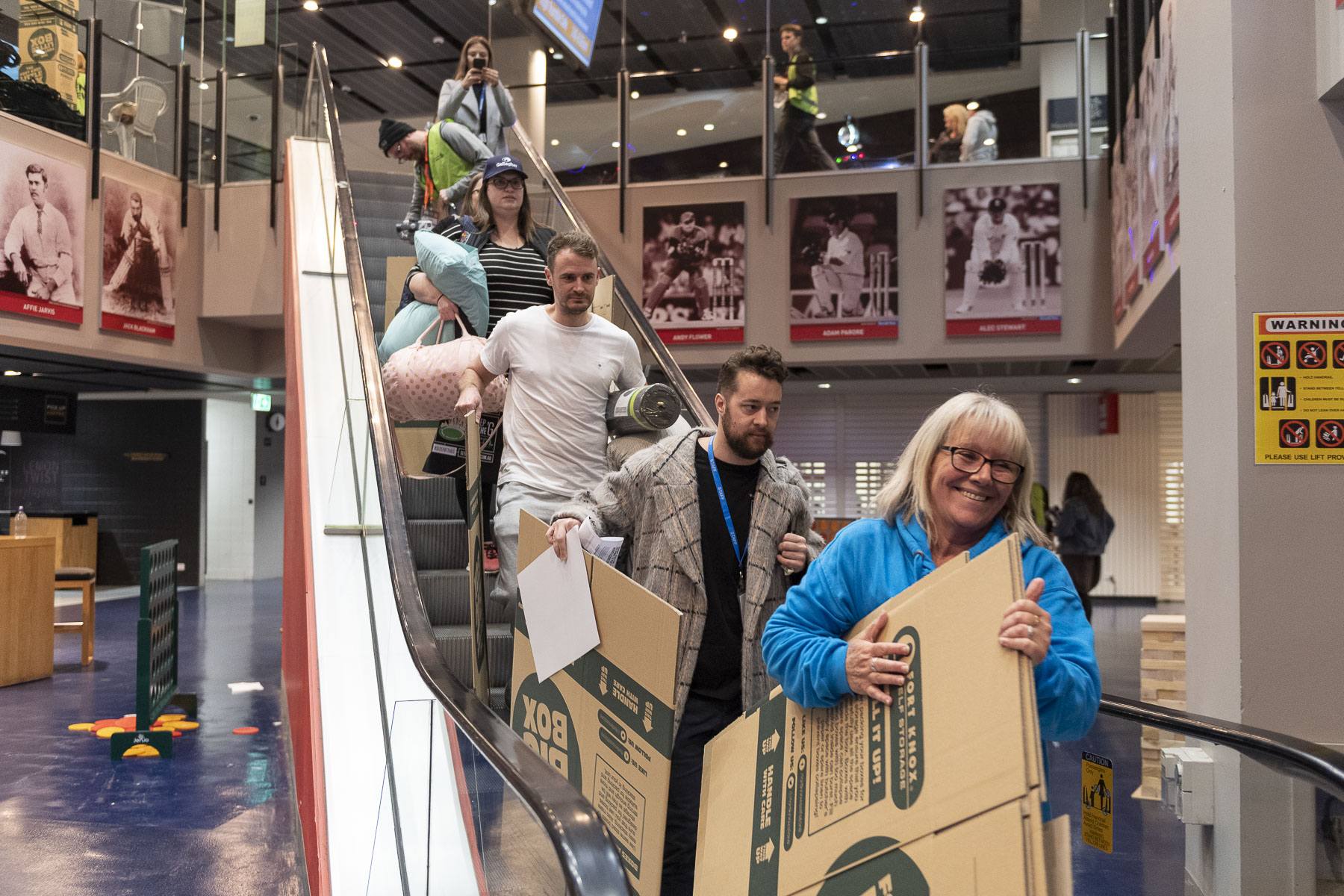 Group of people at Sleep At The 'G eating dinner
